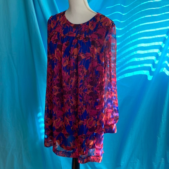 Buy 2items get1 free.3/$15 items for$30. Floral lined long sleeved dress - Picture 1 of 10